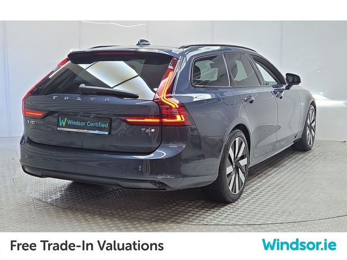 Volvo V90 2025