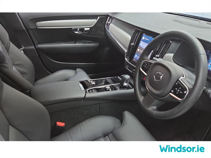 Volvo V90 2025