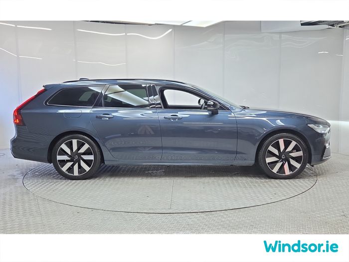 Volvo V90 2025