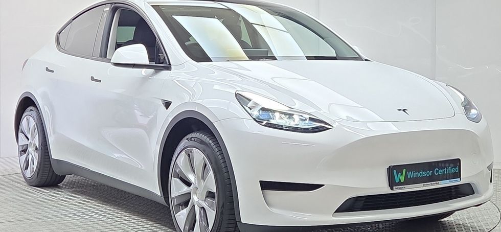 Tesla Model Y 2024
