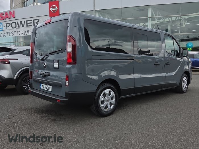 Renault Trafic Passenger 2024