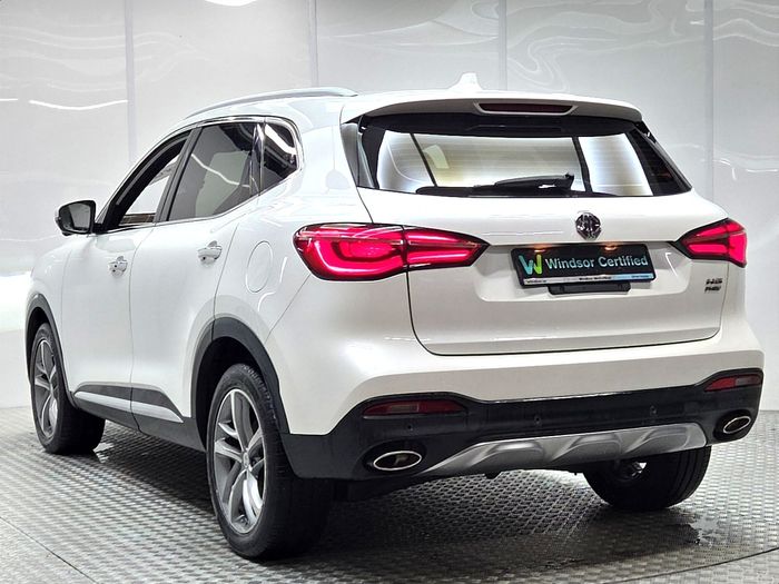 MG HS 2022