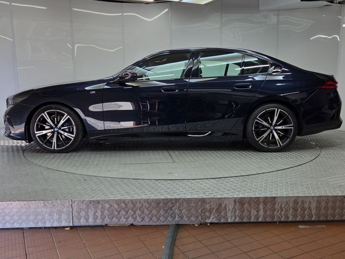 BMW i5 2024