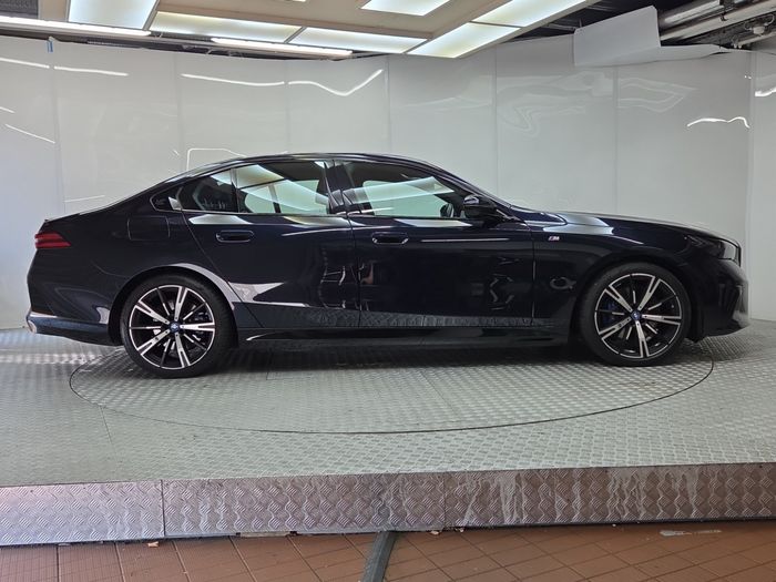 BMW i5 2024