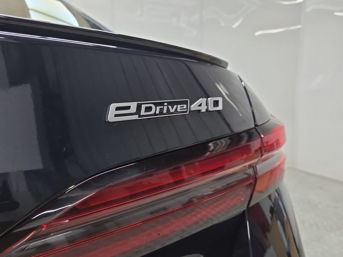 BMW i5 2024