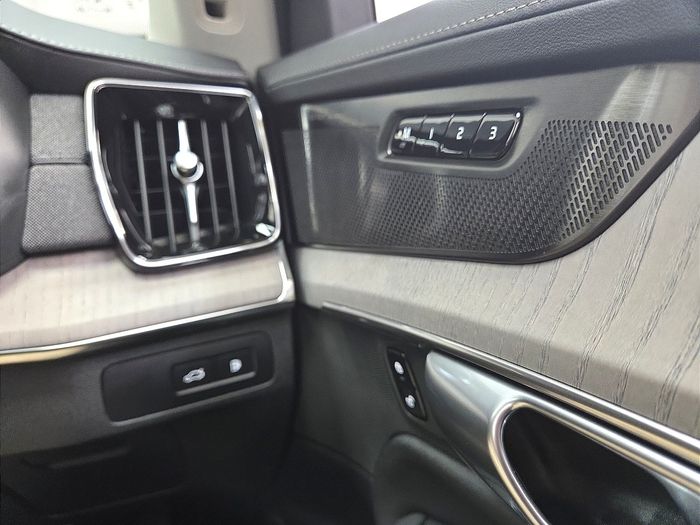 Volvo XC90 2025