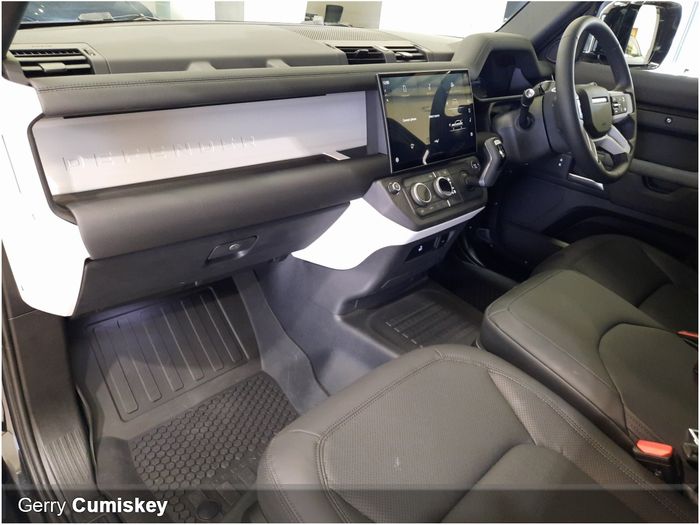 Land Rover Defender 2026