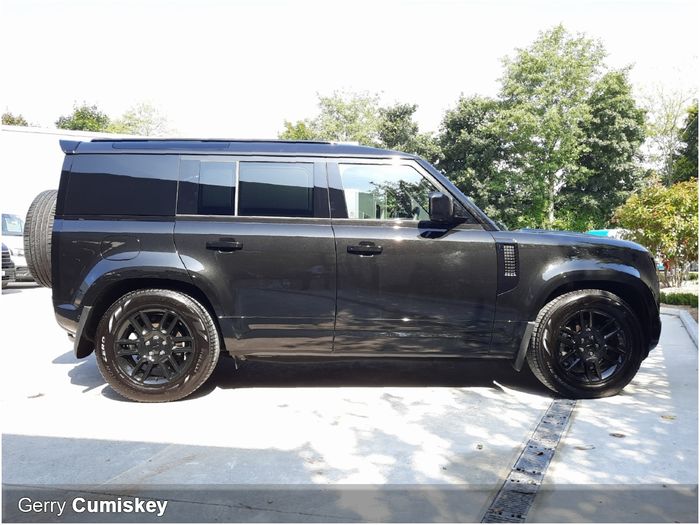 Land Rover Defender 2026