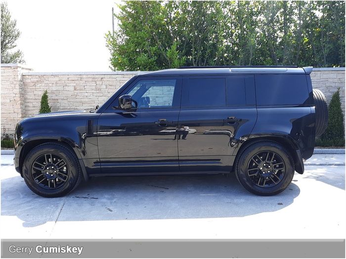 Land Rover Defender 2026