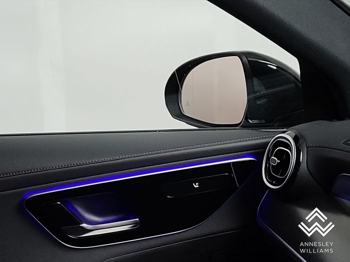 Mercedes-Benz GLC-Class 2025