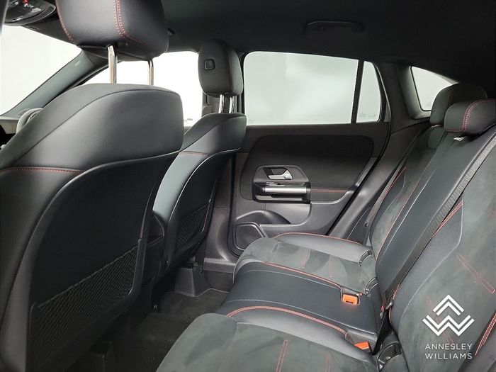 Mercedes-Benz GLA 2025
