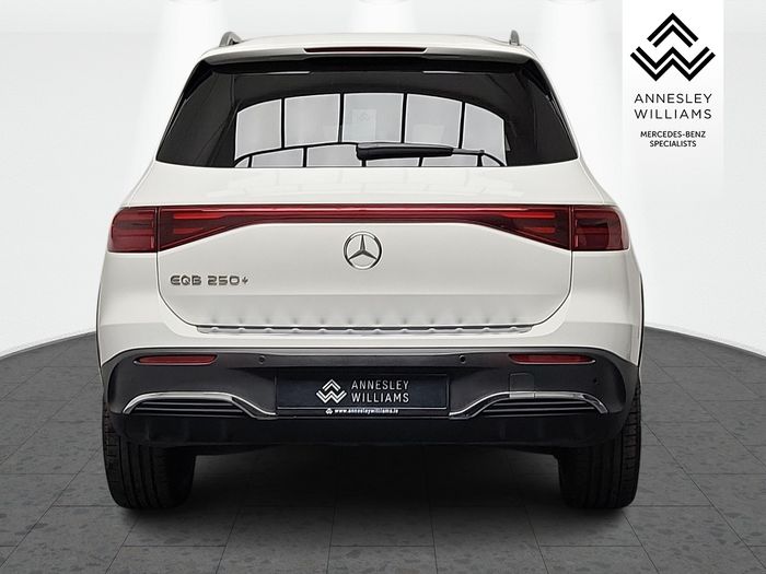 Mercedes-Benz EQB 2025