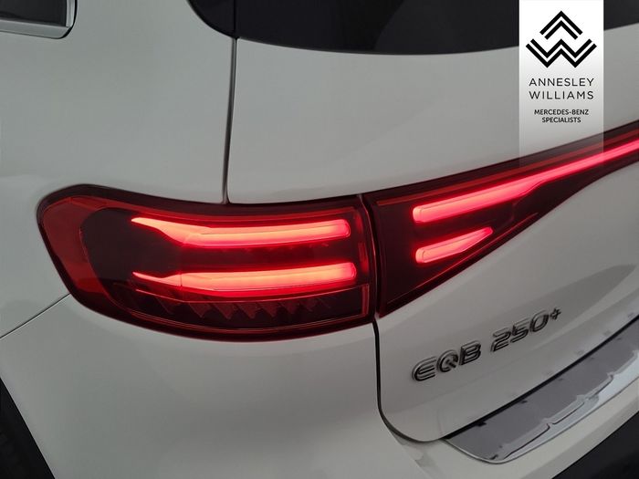 Mercedes-Benz EQB 2025