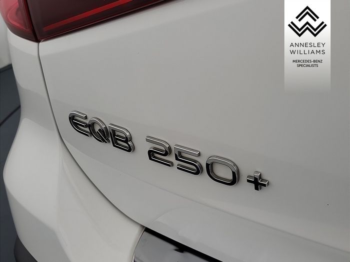 Mercedes-Benz EQB 2025