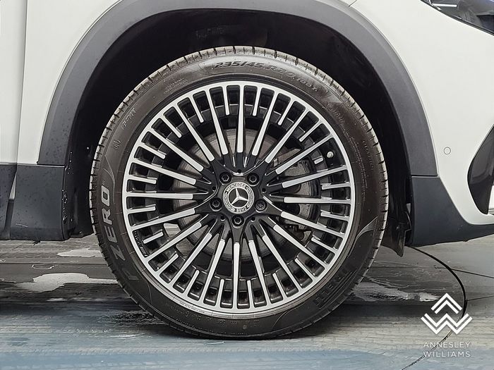Mercedes-Benz EQB 2025