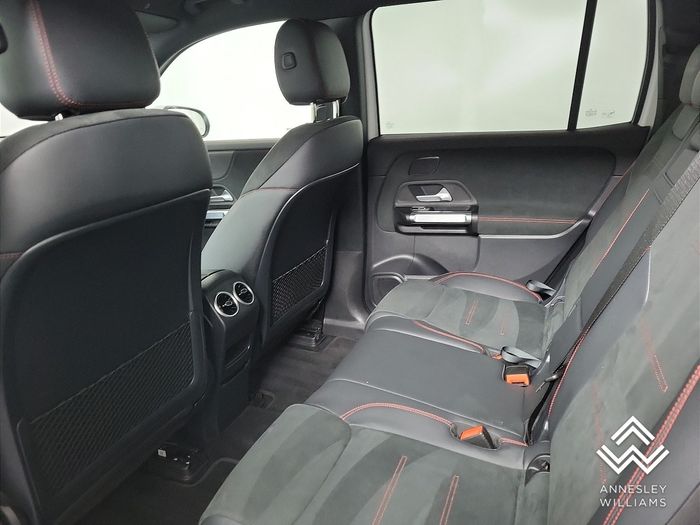 Mercedes-Benz EQB 2025