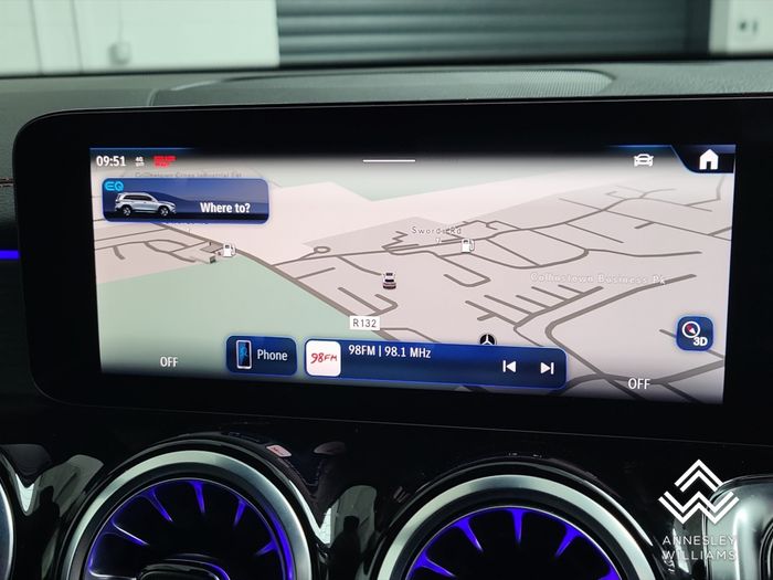 Mercedes-Benz EQB 2025