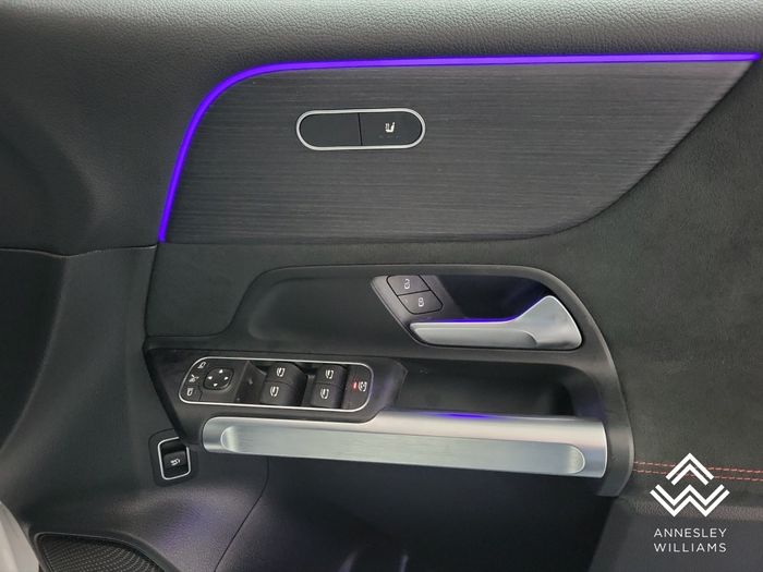 Mercedes-Benz EQB 2025