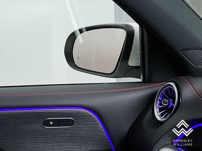 Mercedes-Benz EQB 2025