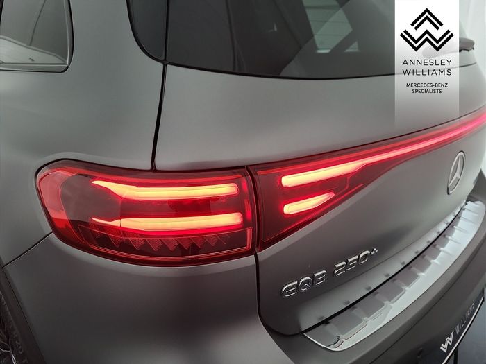 Mercedes-Benz EQB 2025