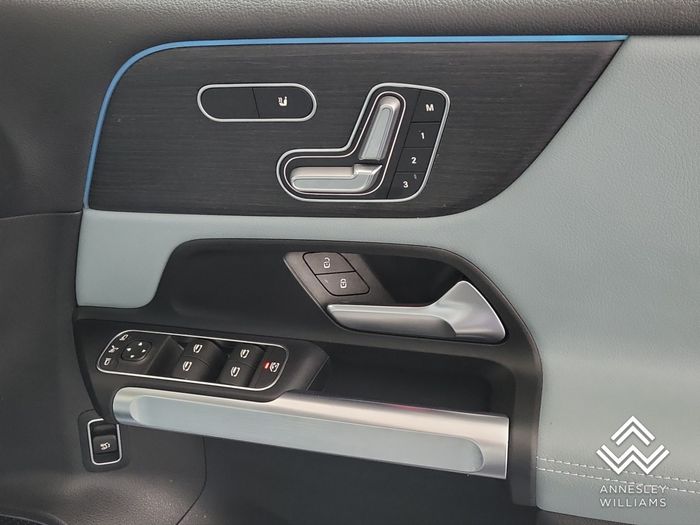 Mercedes-Benz EQB 2025