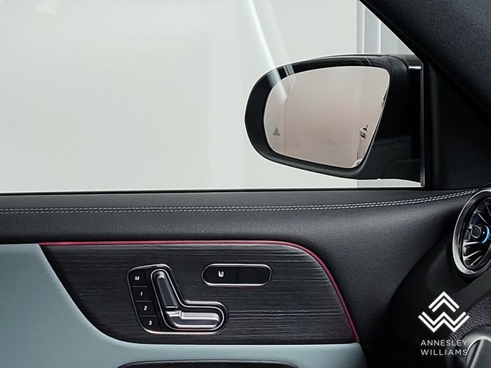 Mercedes-Benz EQB 2025