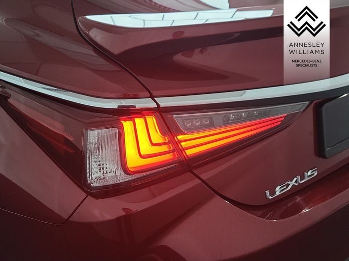Lexus ES 2021