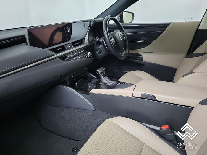 Lexus ES 2021