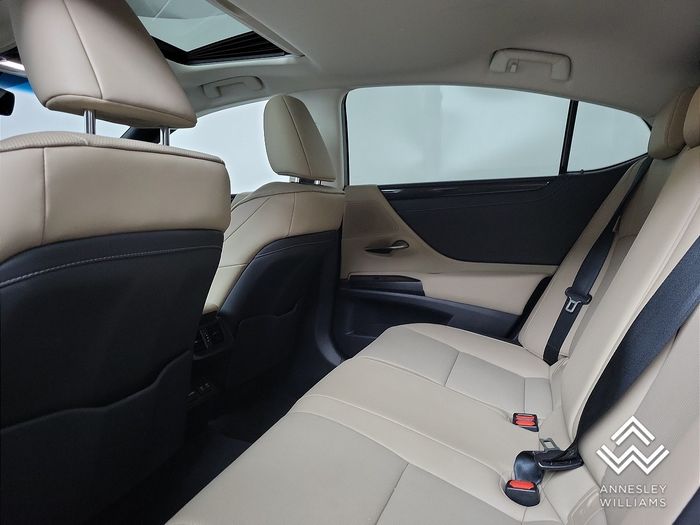 Lexus ES 2021