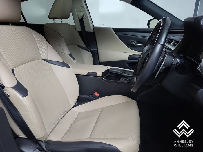 Lexus ES 2021
