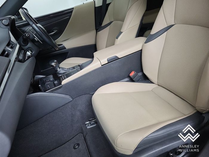 Lexus ES 2021