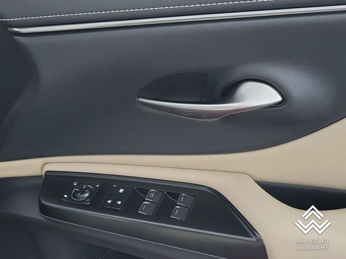 Lexus ES 2021