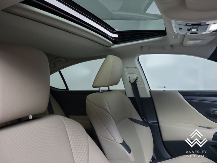 Lexus ES 2021