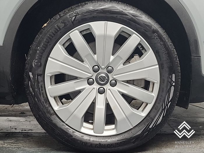 Volvo EX40 2026