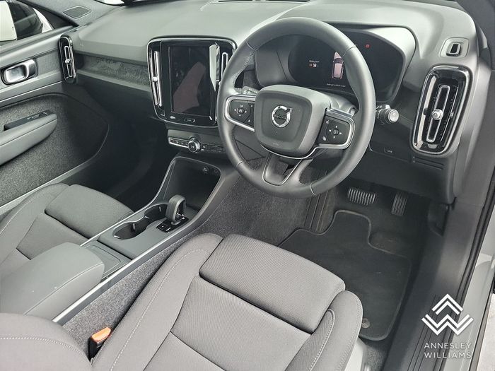 Volvo EX40 2026
