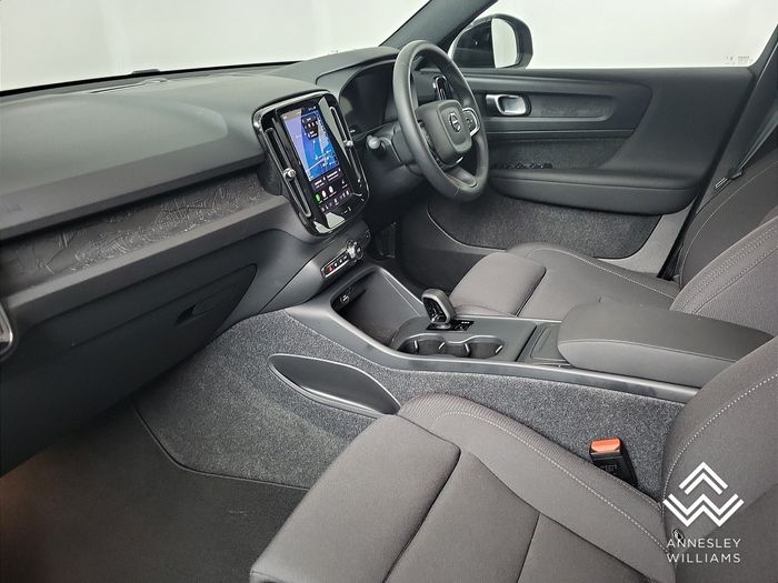 Volvo EX40 2026