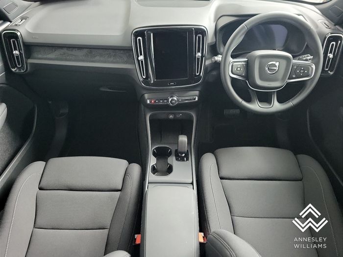 Volvo EX40 2026
