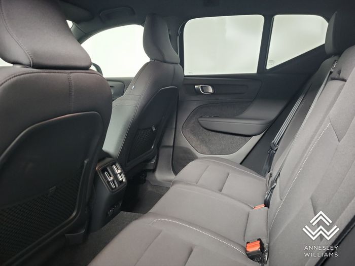 Volvo EX40 2026