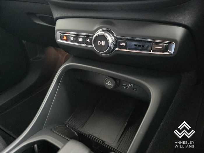 Volvo EX40 2026