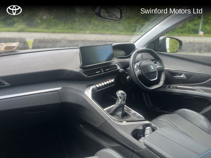 Peugeot 5008 2021