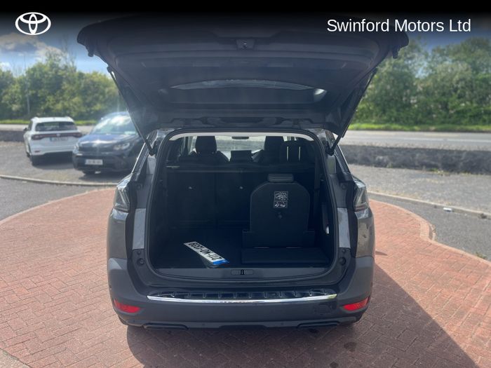 Peugeot 5008 2021
