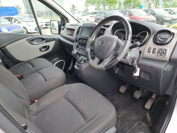 Nissan NV300 2020