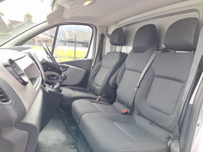 Nissan NV300 2020