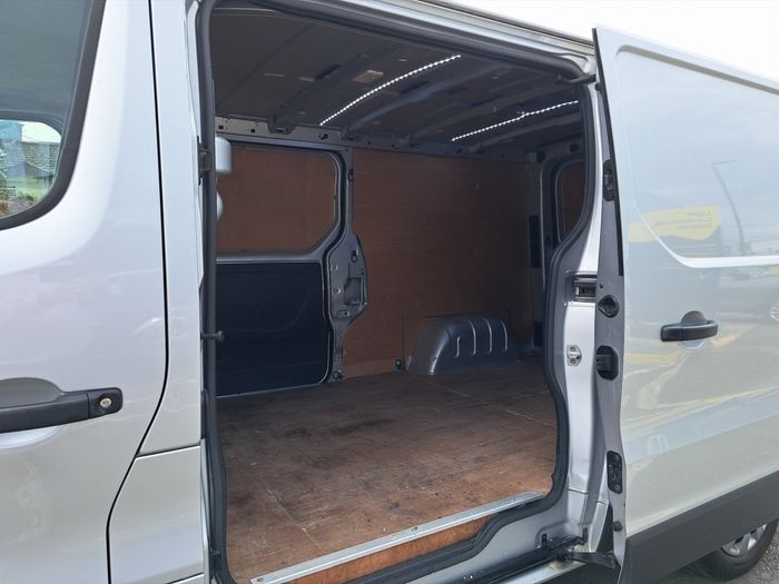 Nissan NV300 2020