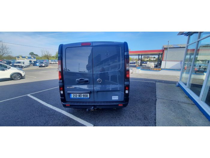 Nissan NV300 2021