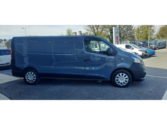 Nissan NV300 2021