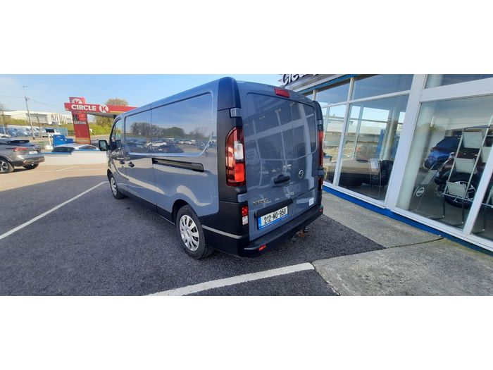 Nissan NV300 2021