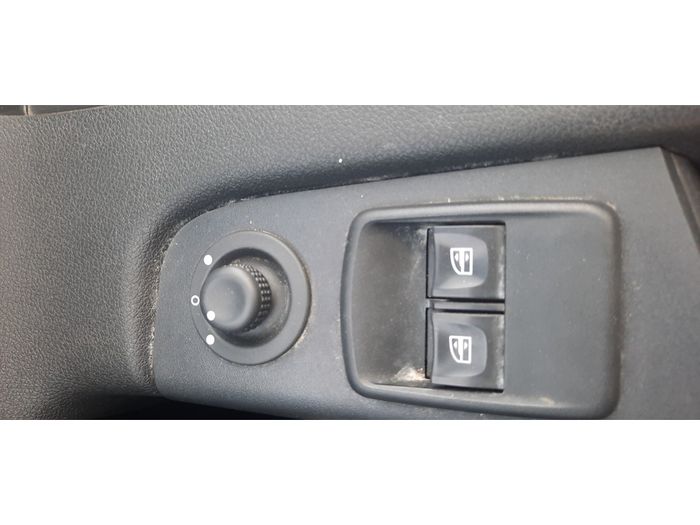 Nissan NV300 2021