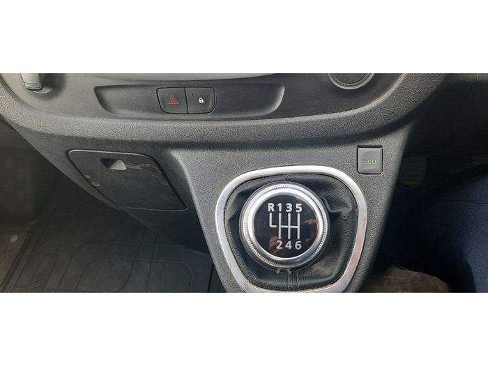 Nissan NV300 2021
