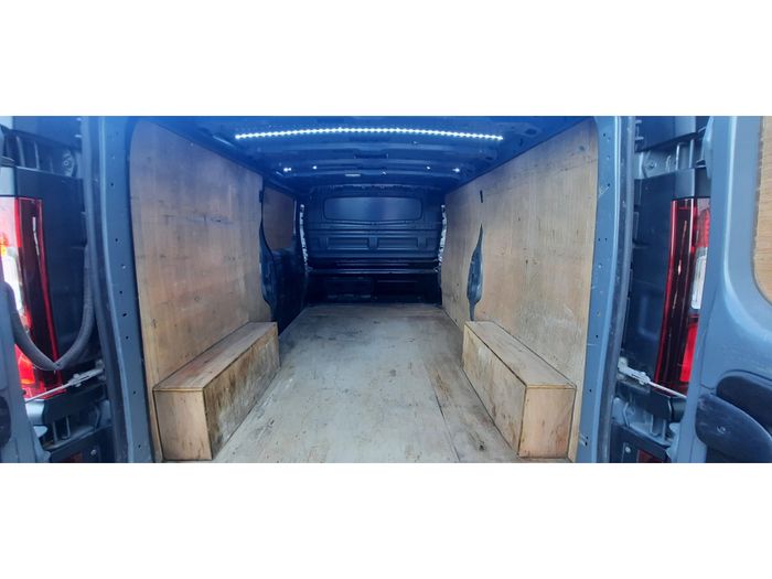 Nissan NV300 2021